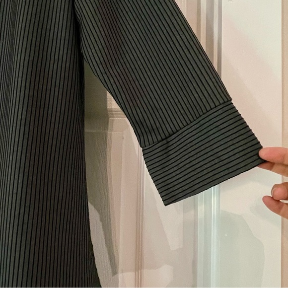 Simply Noelle tunic top. Grey with black stripes. Long sleeve. Size S/M - Picture 7 of 7